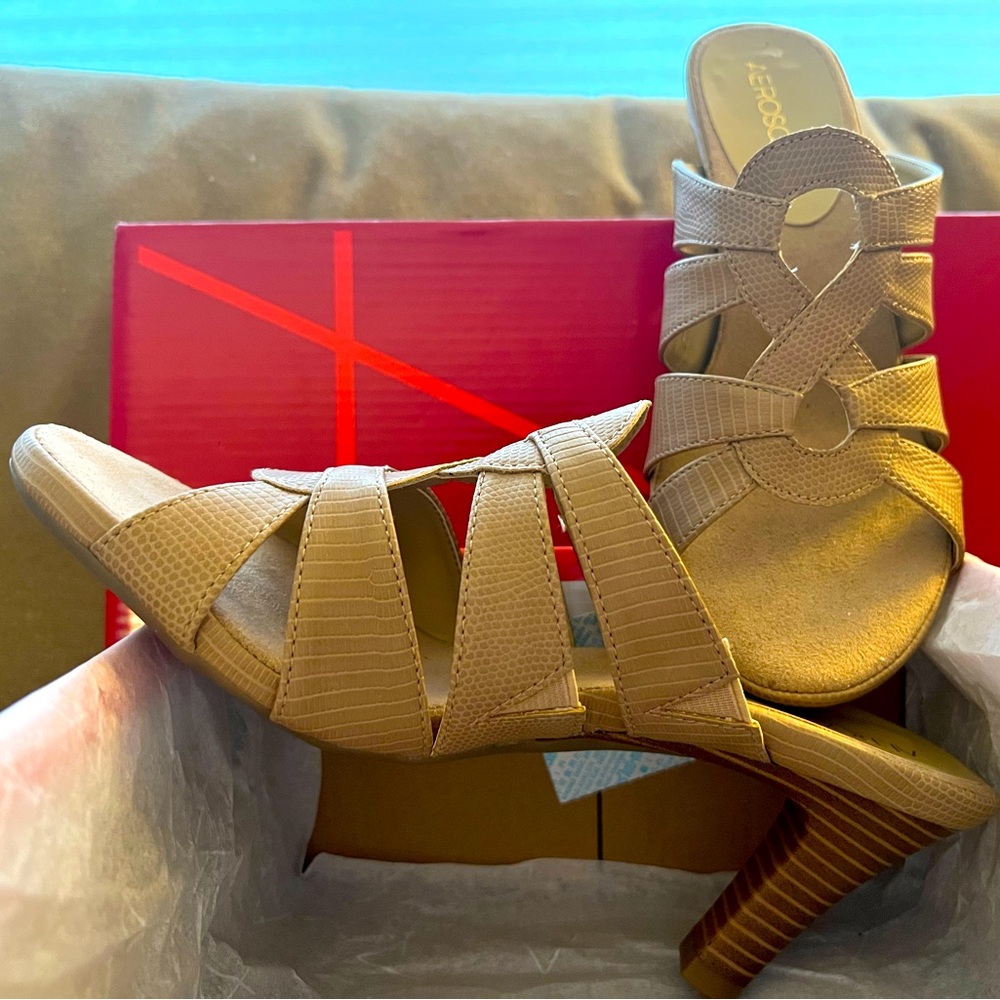Aerosoles Size 6 Light Tan Heeled Sandals in Box